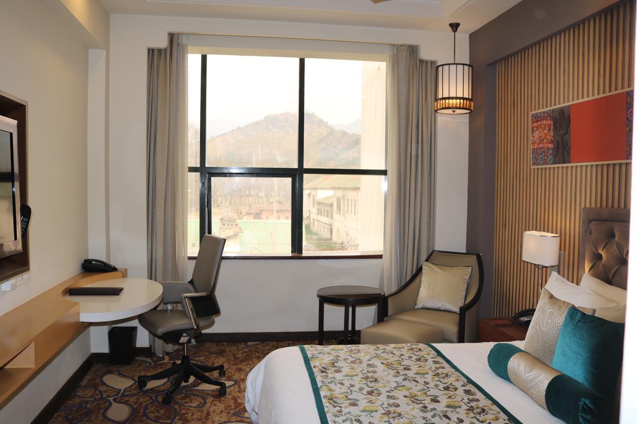 Radisson Srinagar Hotel Luaran gambar