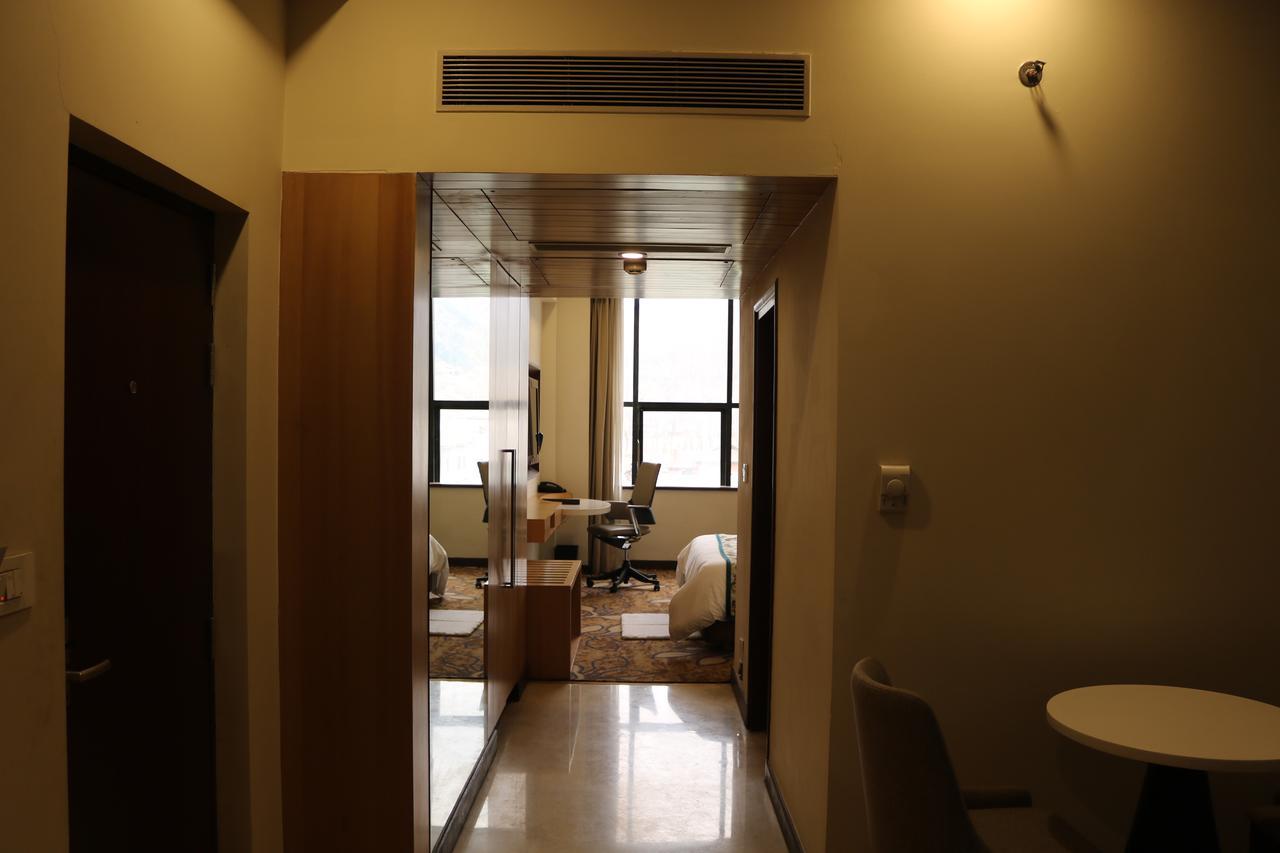 Radisson Srinagar Hotel Luaran gambar